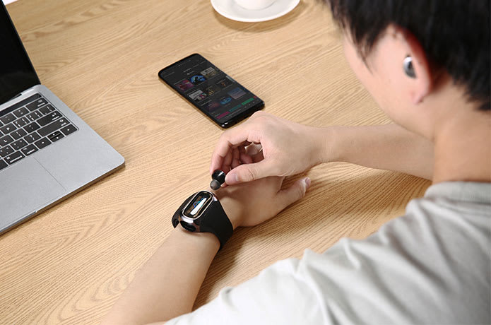 Wearbuds Fitness Tracker 2 In 1 With Bluetooth and Calling