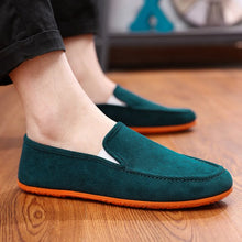 Load image into Gallery viewer, luxury Men and women Causal Sneakers
